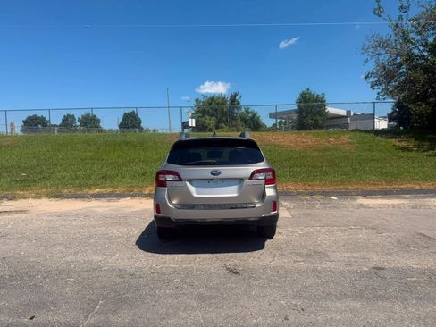 Used 2016 Subaru Outback 2.5i Limited AWD/4WD image 6