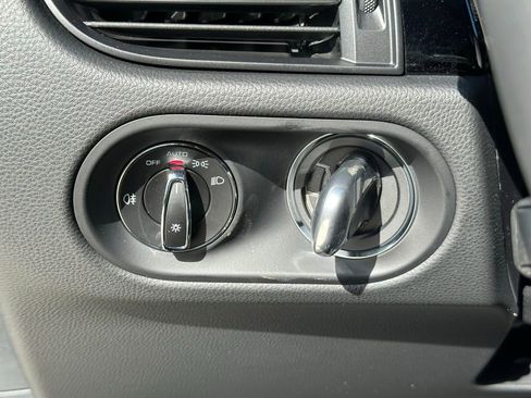 Used 2026 Porsche Macan image 33