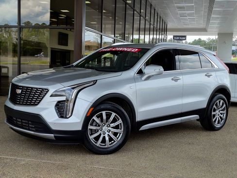 Used 2021 Cadillac XT4 Premium Luxury w/ Cold Weather Package FWD image 1