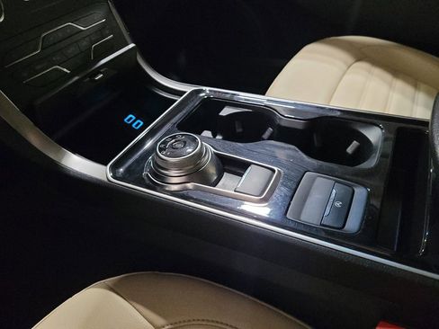 Used 2020 Ford Edge SEL image 26