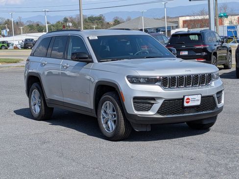 New 2026 Jeep Grand Cherokee Laredo X image 3