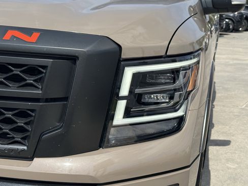 Used 2024 Nissan Titan PRO-4X w/ Pro-4x Convenience Package AWD/4WD image 11