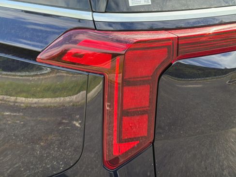 New 2026 Kia Carnival FWD image 17