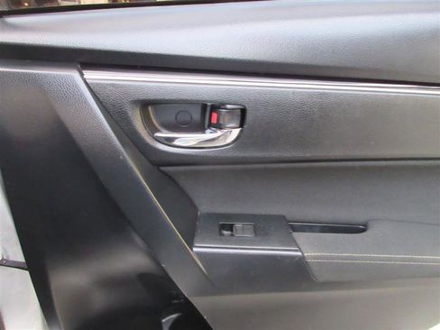 Used 2018 Toyota Corolla LE image 22