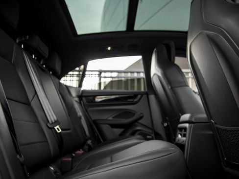 New 2026 Porsche Macan Electric RWD image 42