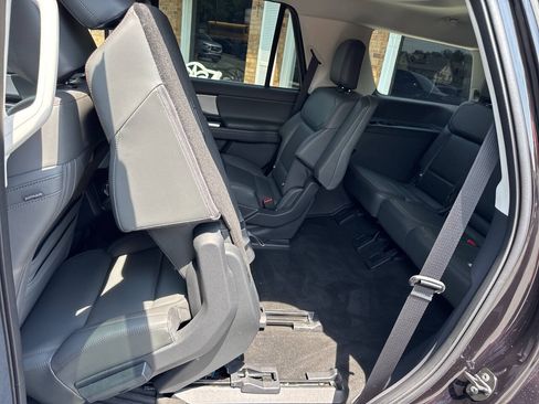 Used 2025 Ford Expedition Active AWD/4WD image 17