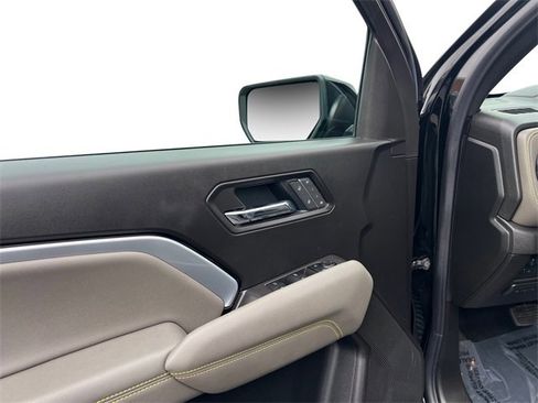 Used 2025 Chevrolet Colorado ZR2 w/ Technology Package image 11