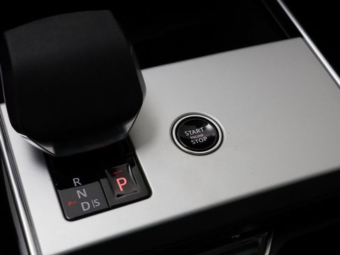 New 2025 Land Rover Range Rover Long Wheelbase Autobiography image 15