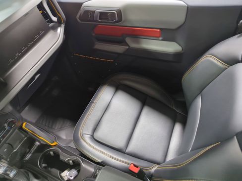 Used 2023 Ford Bronco Badlands image 11