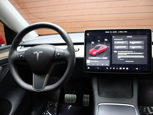 Used 2022 Tesla Model Y Performance image 13