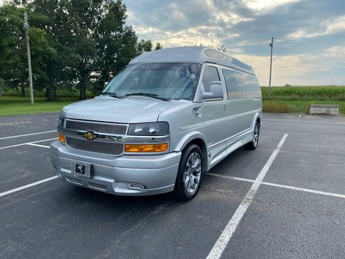 Used 2025 Chevrolet Express 2500 Extended w/ Driver Convenience Package RWD image 3