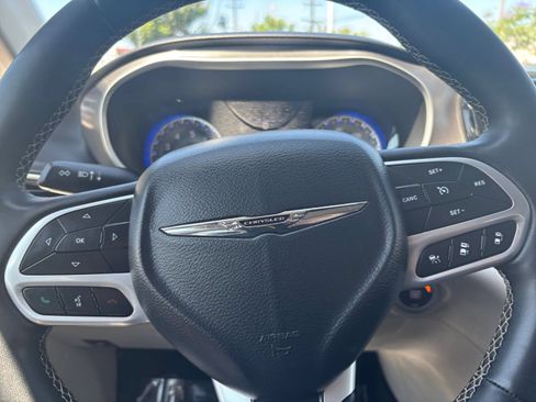 Used 2024 Chrysler Pacifica Touring-L FWD image 29