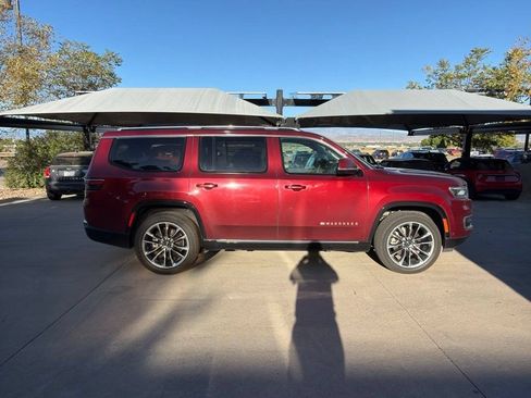 Used 2022 Jeep Wagoneer Series III w/ Premium Group I AWD/4WD image 6
