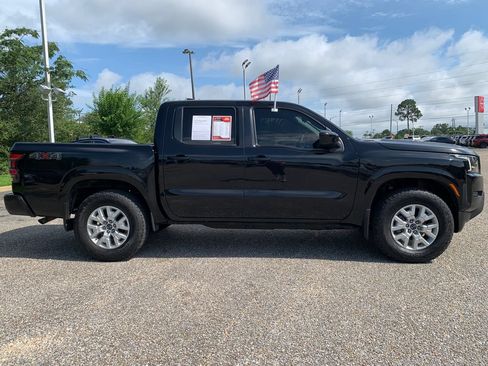 Used 2023 Nissan Frontier SV w/ Technology Package AWD/4WD image 2