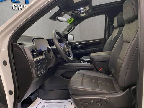 Used 2025 Chevrolet Suburban High Country AWD/4WD image 15