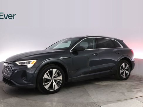 Used 2024 Audi Q8 e-tron Premium Plus w/ Premium Plus Package image 18