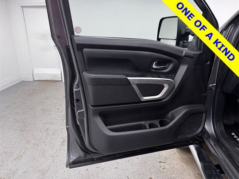 Used 2016 Nissan Titan XD image 9