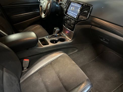 Used 2021 Jeep Grand Cherokee Laredo X image 15