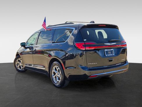 Used 2022 Chrysler Pacifica Limited image 6