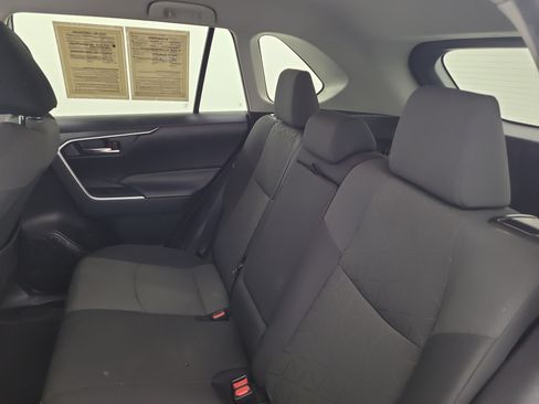 Used 2021 Toyota RAV4 XLE FWD image 11