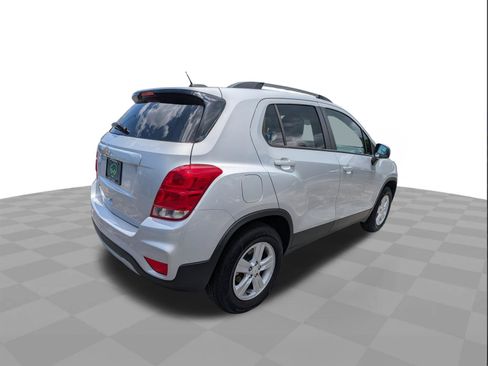 Certified 2022 Chevrolet Trax LT w/ LT Convenience Package AWD/4WD image 4