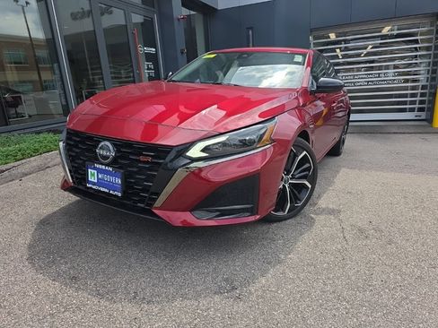 Used 2024 Nissan Altima 2.5 SR AWD/4WD image 2