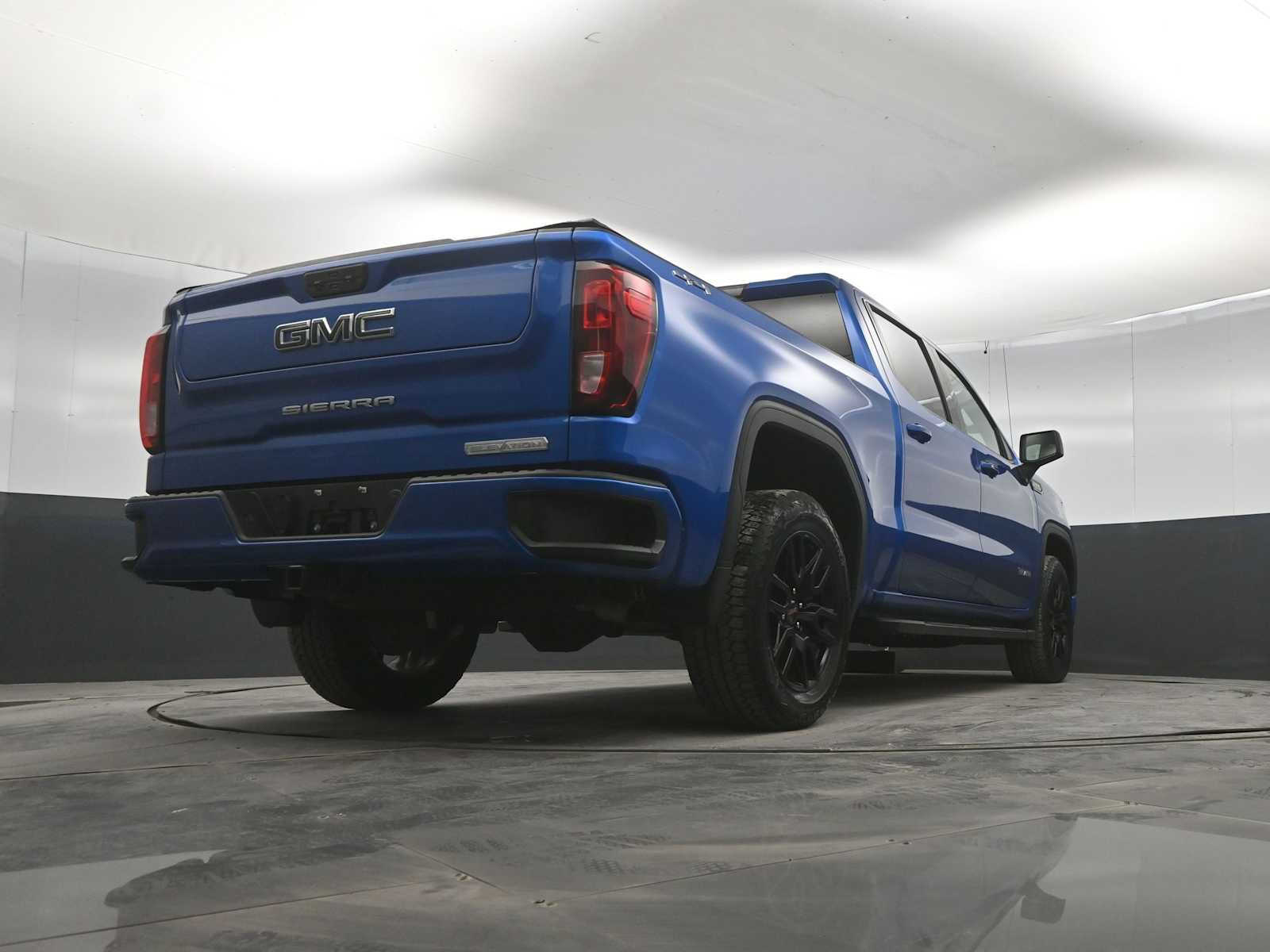 Used 2024 GMC Sierra 1500 Elevation w/ Preferred Package AWD/4WD image 39