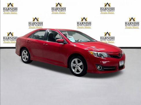 Used 2014 Toyota Camry SE FWD image 3