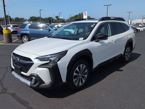 Used 2025 Subaru Outback Limited AWD/4WD image 3