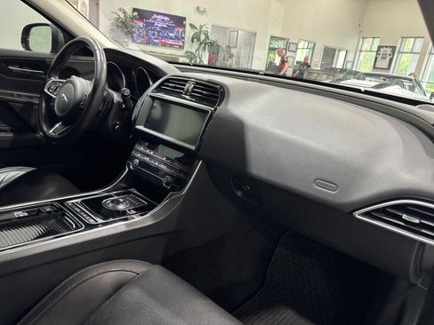 Used 2019 Jaguar XE Prestige AWD/4WD image 62