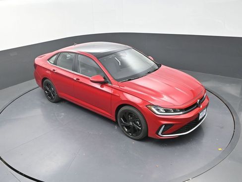 New 2026 Volkswagen Jetta SE FWD image 13