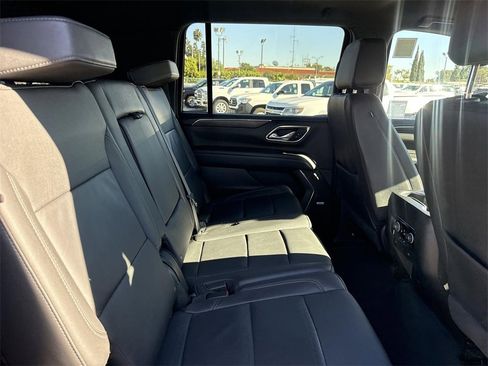 Used 2024 Chevrolet Suburban LT image 25