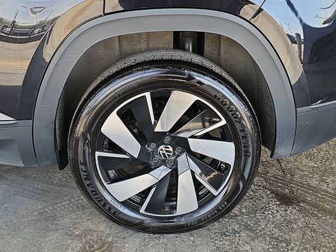 Used 2024 Volkswagen Atlas Cross Sport SE image 34