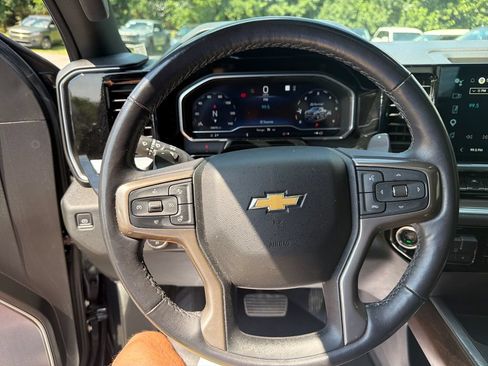 Used 2022 Chevrolet Silverado 1500 High Country w/ Technology Package AWD/4WD image 17