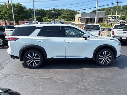 Certified 2024 Nissan Pathfinder Platinum w/ Cargo Package AWD/4WD image 8