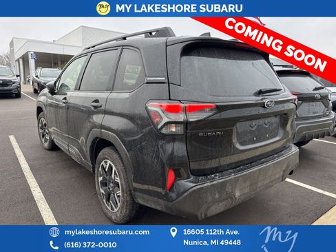 Used 2025 Subaru Forester Premium image 6