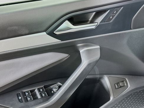 Used 2025 Volkswagen Jetta SE image 15