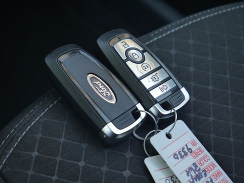 Certified 2025 Ford Escape Active AWD/4WD image 32