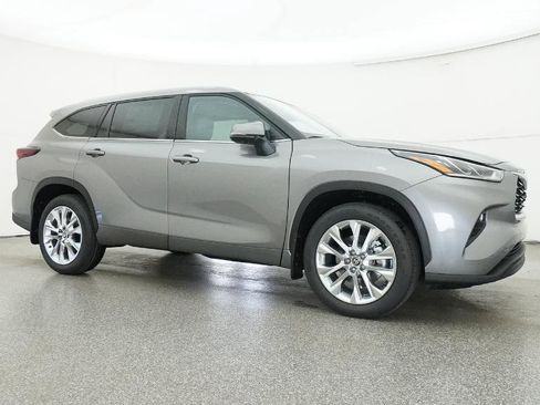 New 2026 Toyota Highlander Limited image 35