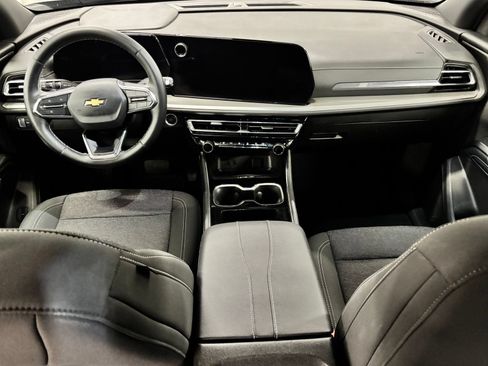 Used 2026 Chevrolet Traverse LT w/ LPO, Floor Liner Package FWD image 11