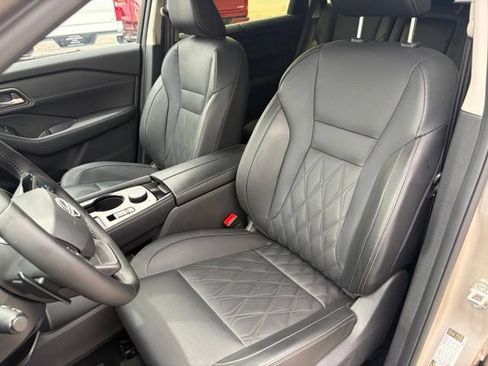 Used 2025 Nissan Rogue Platinum w/ Tech Package AWD/4WD image 17