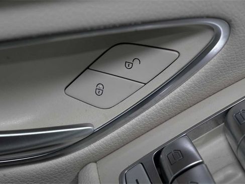 Used 2018 Mercedes-Benz C 300 Sedan image 21