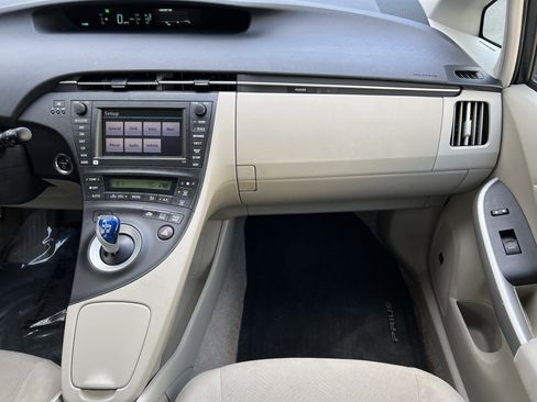 Used 2010 Toyota Prius Two FWD image 33