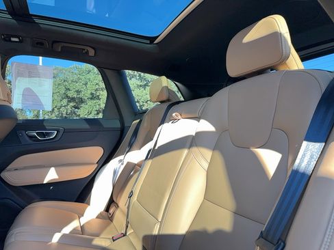 Used 2022 Volvo XC60 B5 Inscription w/ Climate Package image 15
