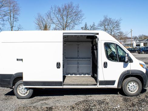 Used 2025 RAM ProMaster 2500 w/ Convenience Group FWD image 14