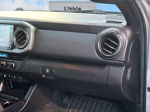 Used 2022 Toyota Tacoma TRD Off-Road w/ Technology Package image 24