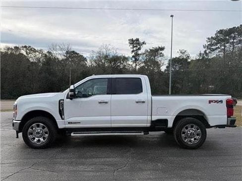 Used 2023 Ford F350 Lariat w/ Chrome Package image 38