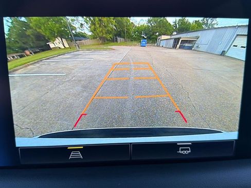 Used 2023 Chevrolet Suburban Premier image 5