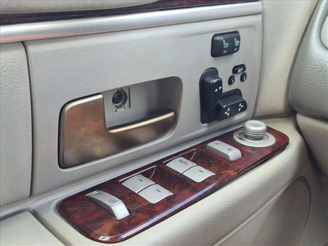 Used 2011 Lincoln Town Car Signature Limited RWD image 10