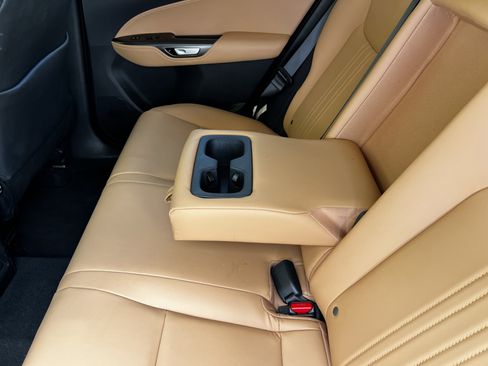 Certified 2025 Lexus NX 250 FWD w/ Towing Package (2000 Lbs) image 38
